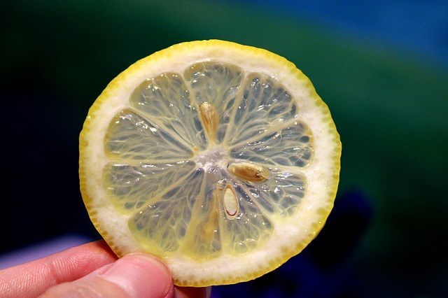 Abnehmen mit Zitronensaft in einer Zitronensaftkur
